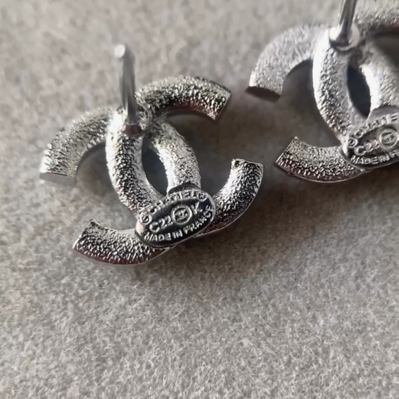 Elegant Silver Earrings - Picture 7 of 7